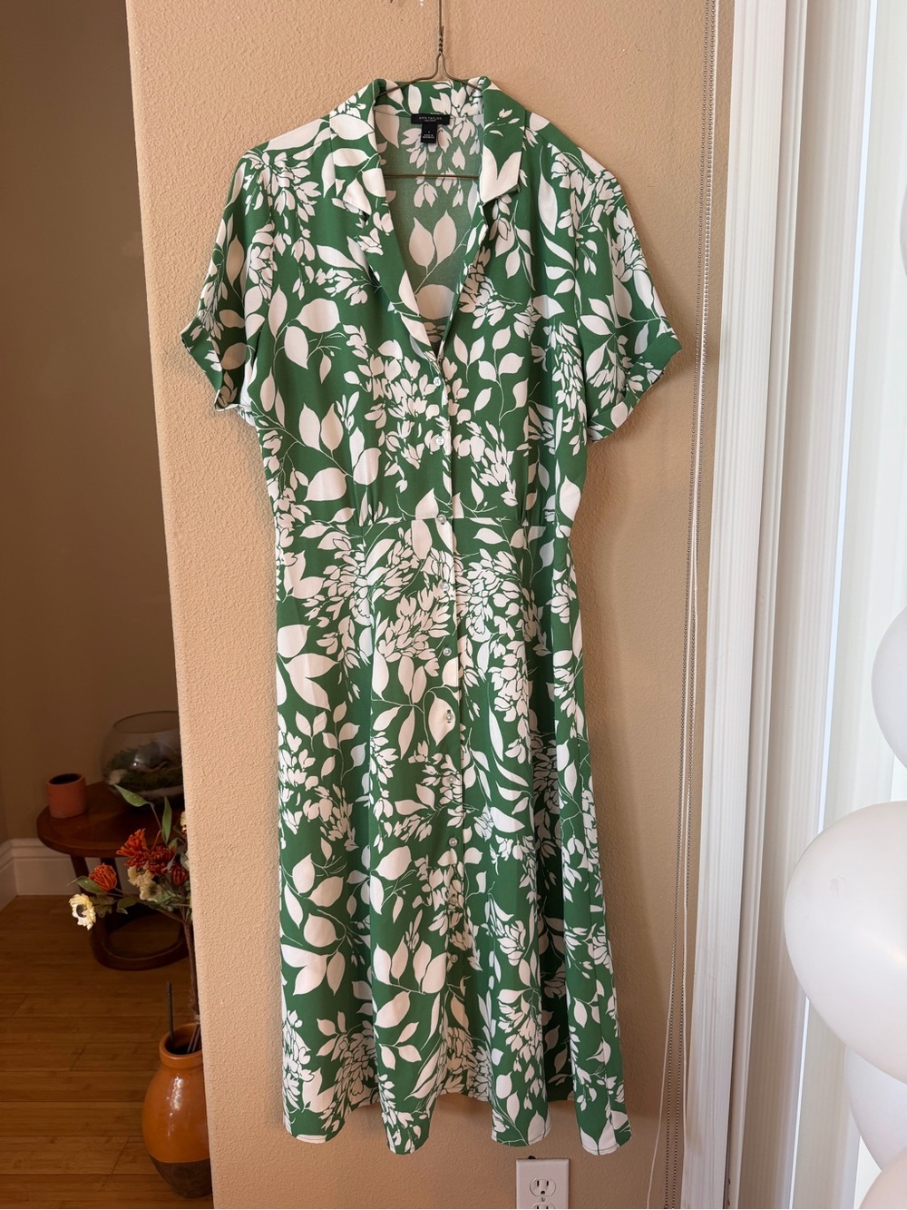 Ann Taylor Green and White Floral Button-Front Women's Dress